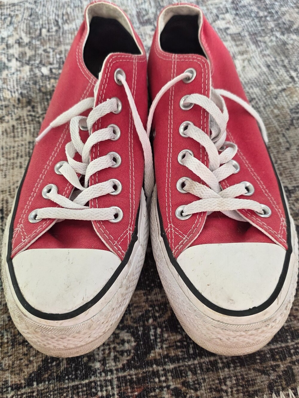 Converse Red and White Low-Top Canvas Sneaker Platform, great Condition